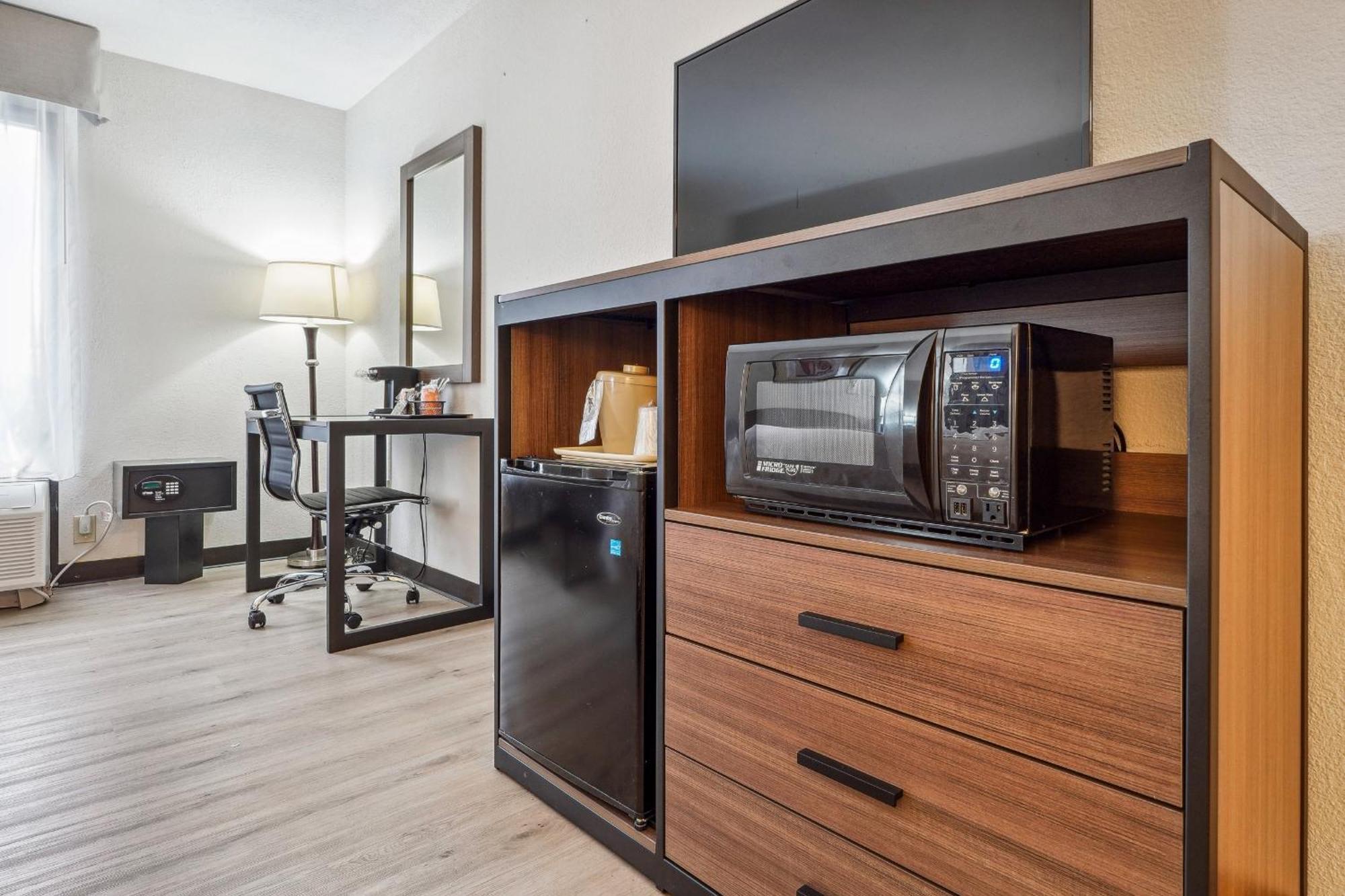 Quality Inn & Suites Dawsonville Bagian luar foto