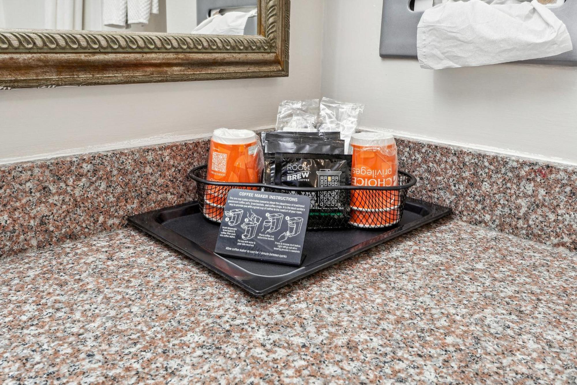 Quality Inn & Suites Dawsonville Bagian luar foto
