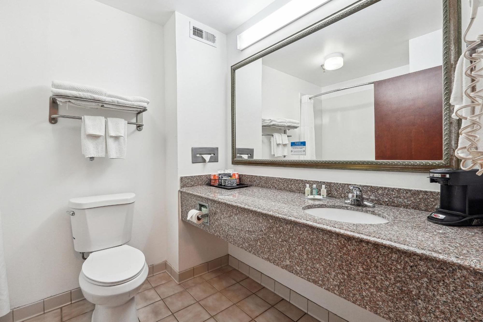 Quality Inn & Suites Dawsonville Bagian luar foto
