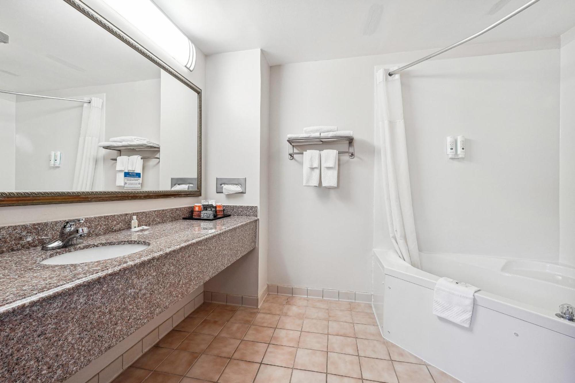 Quality Inn & Suites Dawsonville Bagian luar foto