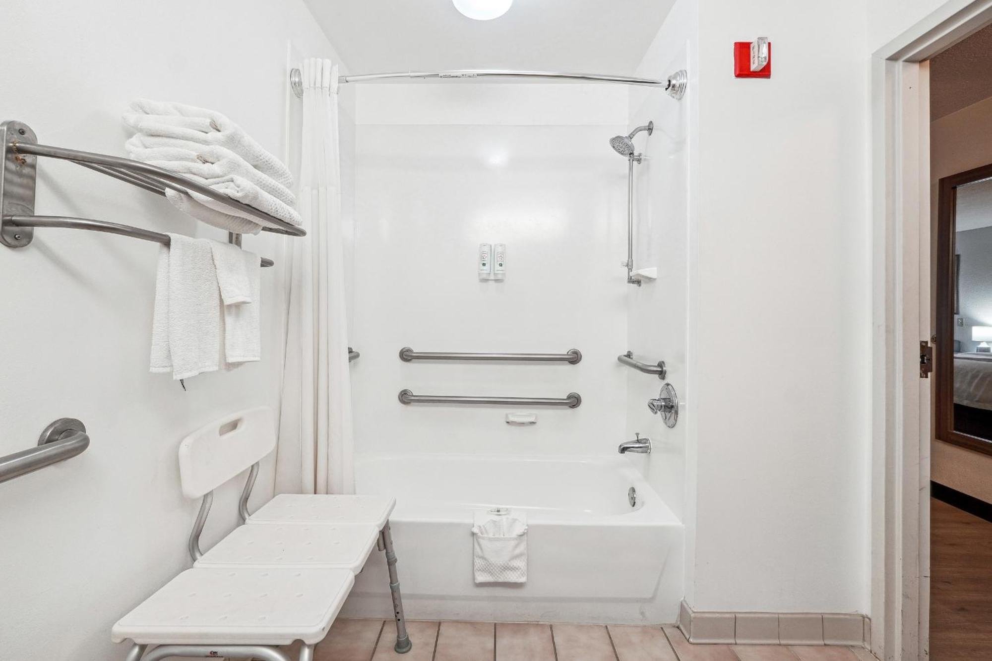 Quality Inn & Suites Dawsonville Bagian luar foto