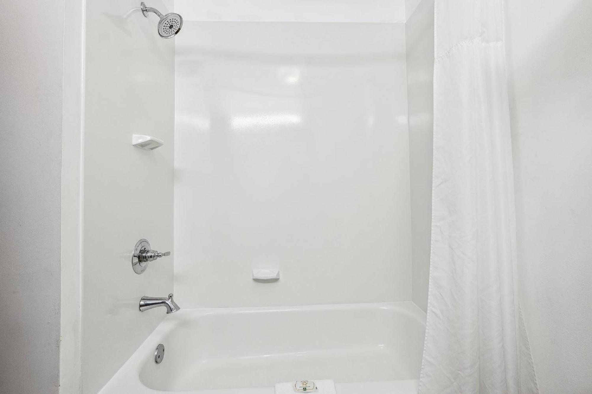 Quality Inn & Suites Dawsonville Bagian luar foto