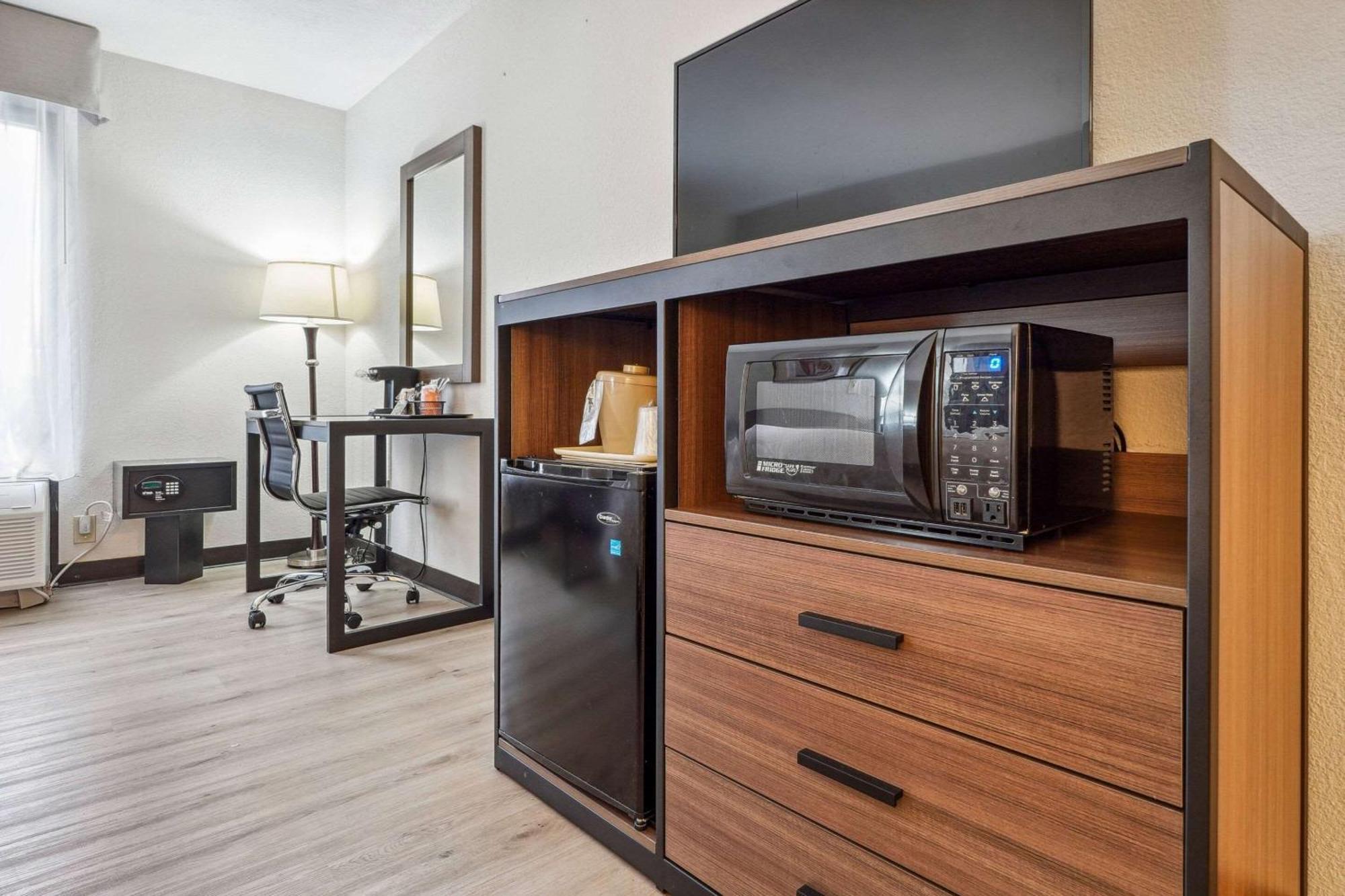 Quality Inn & Suites Dawsonville Bagian luar foto