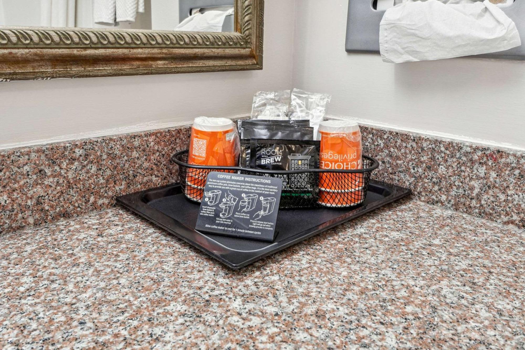Quality Inn & Suites Dawsonville Bagian luar foto
