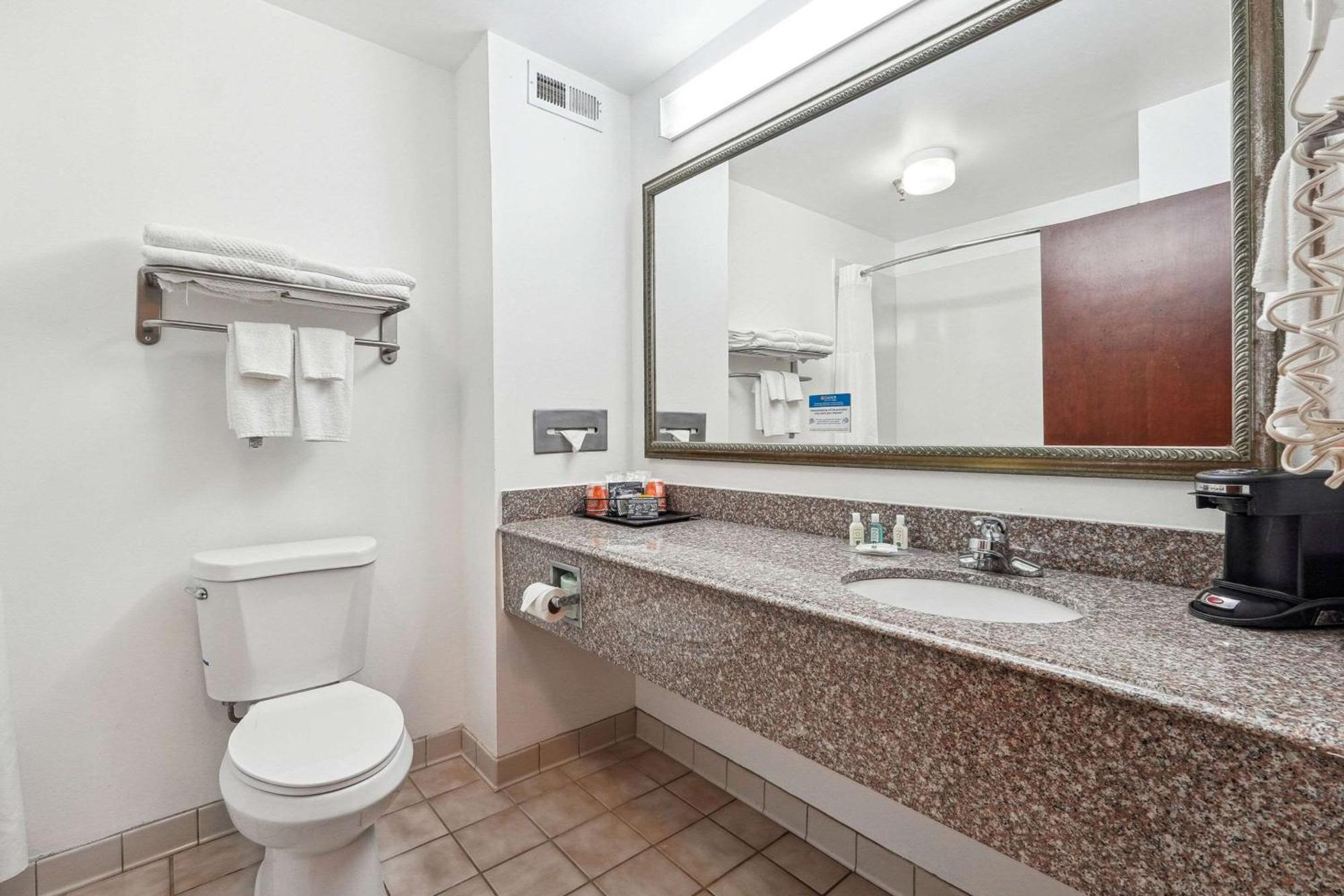 Quality Inn & Suites Dawsonville Bagian luar foto