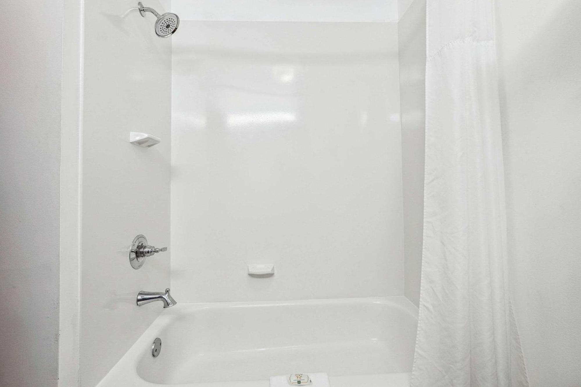 Quality Inn & Suites Dawsonville Bagian luar foto