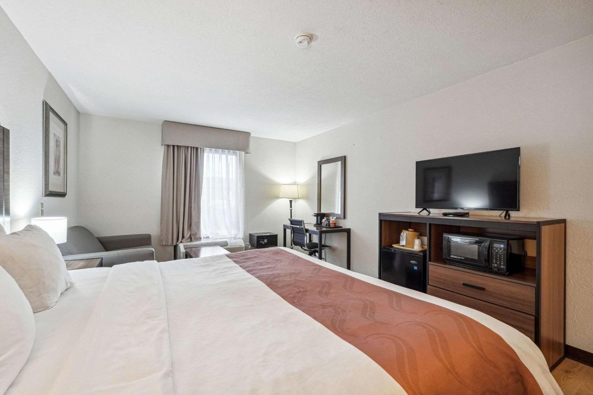 Quality Inn & Suites Dawsonville Bagian luar foto