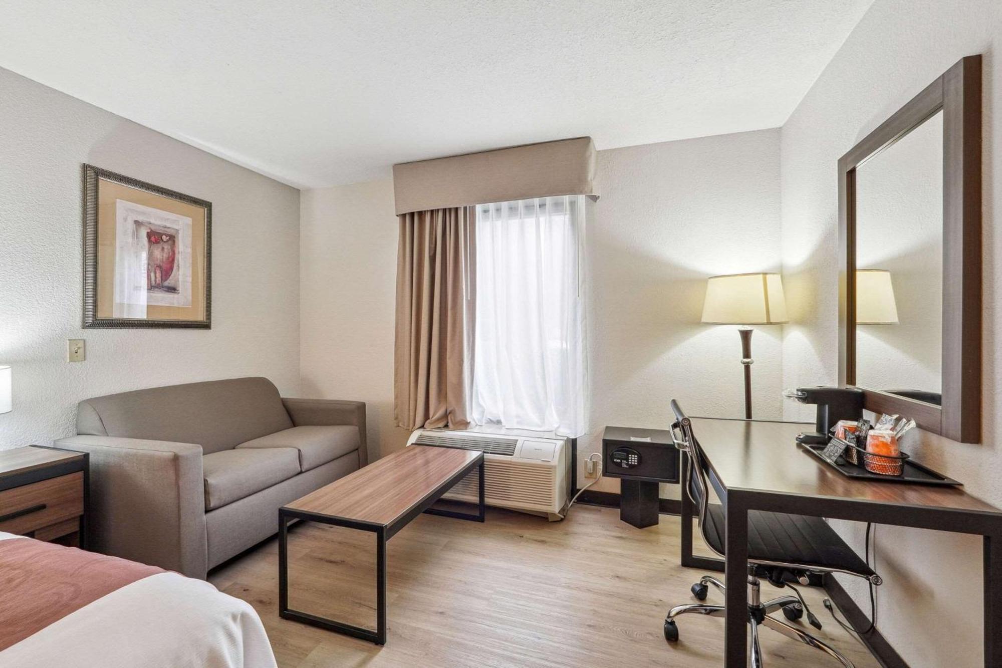 Quality Inn & Suites Dawsonville Bagian luar foto