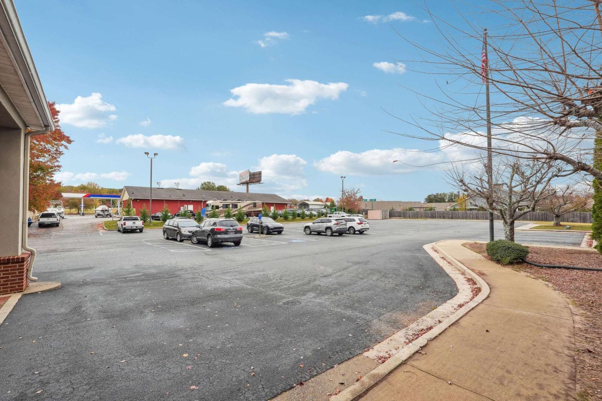 Quality Inn & Suites Dawsonville Bagian luar foto